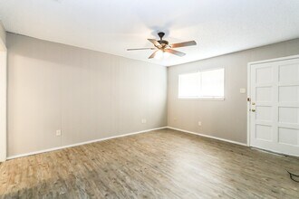 7308 Avenue W, Unit B in Lubbock, TX - Building Photo - Building Photo