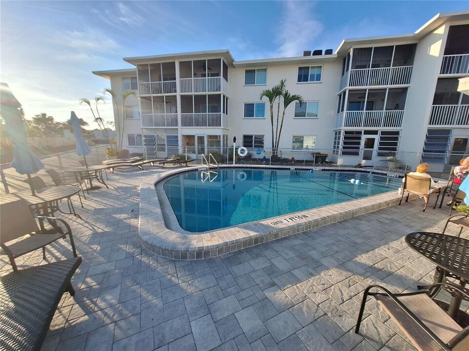 708 S Tamiami Trl in Venice, FL - Building Photo