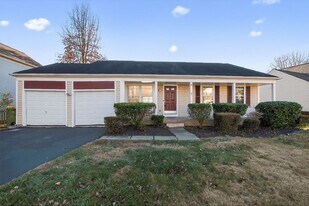 14 Braxton Dr in Sterling, VA - Building Photo