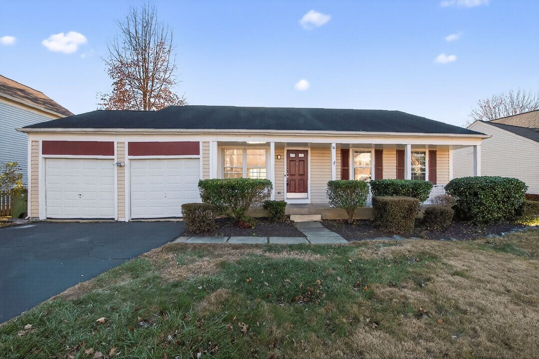 14 Braxton Dr in Sterling, VA - Building Photo