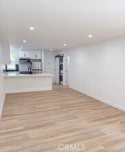 17000 Burbank Blvd, Unit 304 in Los Angeles, CA - Building Photo - Building Photo