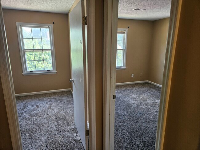 148 Glen Acres Ct in Decatur, GA - Building Photo - Building Photo