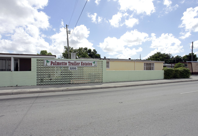 Palmetto Trailer Estates in Hialeah, FL - Building Photo - Building Photo