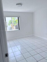 1175 NW 124 Pl in Miami, FL - Building Photo - Building Photo