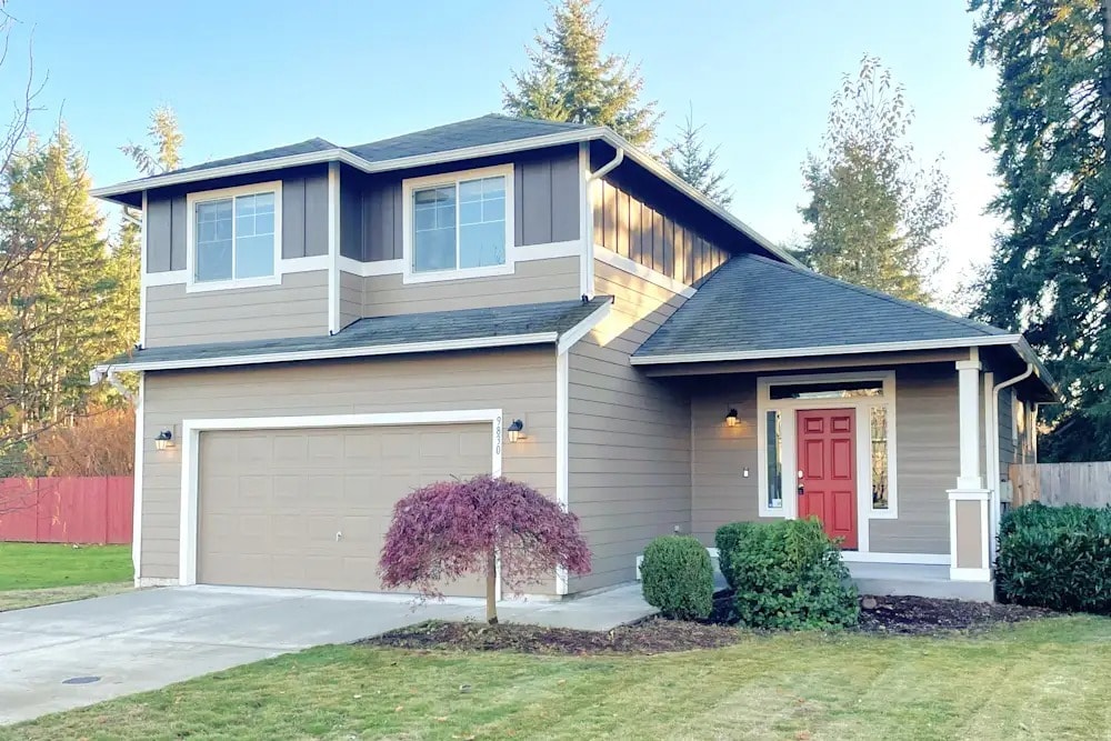 9832 198th St E in Graham, WA - Foto de edificio