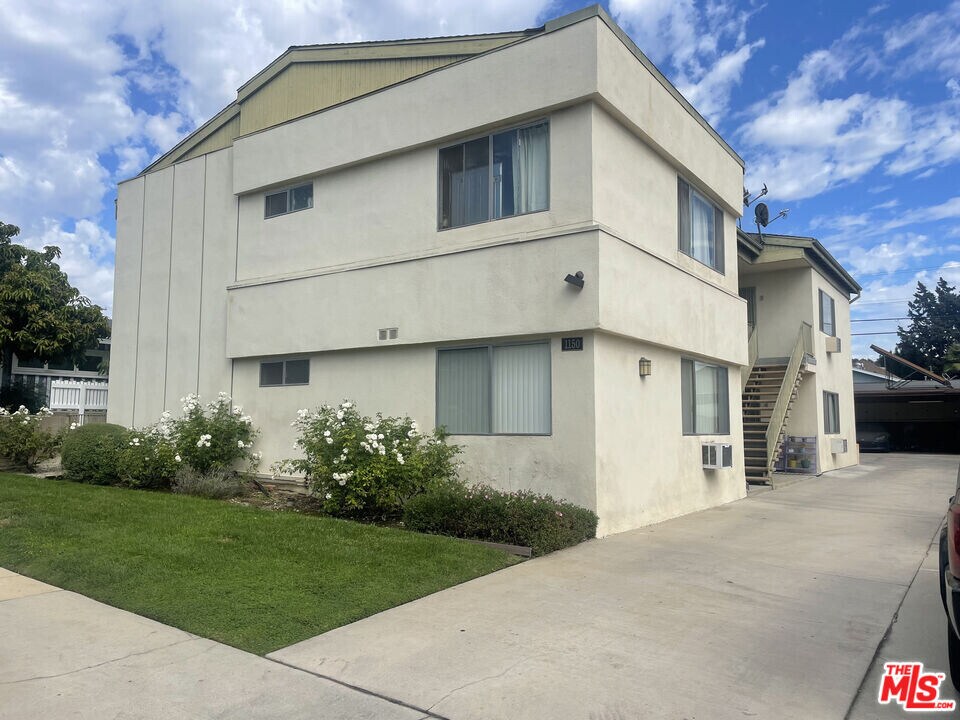 1150 N Commonwealth Ave in Los Angeles, CA - Building Photo