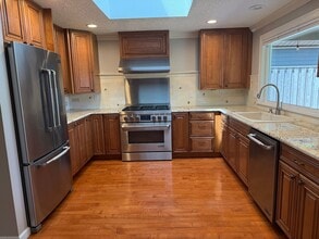 17780 SW Yaquina Ct in Tualatin, OR - Building Photo - Building Photo