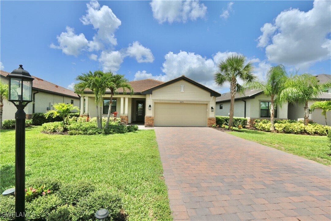 18293 Ridgeline Dr in Estero, FL - Building Photo