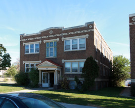 3711 Columbus Ave in Minneapolis, MN - Foto de edificio - Building Photo