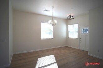 21640 Loop St in Tehachapi, CA - Building Photo - Building Photo