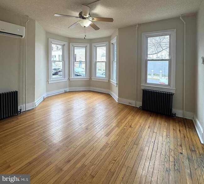 211 S Maple Ave in Martinsburg, WV - Building Photo - Building Photo