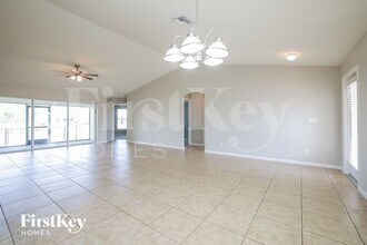 2207 NW 6th Pl in Cape Coral, FL - Foto de edificio - Building Photo