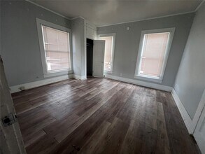 513 W Caney St in Wharton, TX - Building Photo - Building Photo