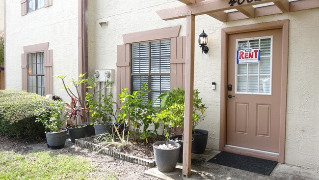 4002 Brigadoon Cir in Clearwater, FL - Building Photo - Building Photo