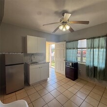 275 W 16th St in Hialeah, FL - Building Photo - Building Photo