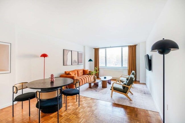 property at 350 W 43rd St