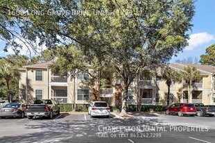 1600 Long Grove Dr in Mount Pleasant, SC - Building Photo