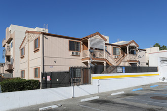 6810 Independence Ave in Canoga Park, CA - Building Photo - Primary Photo