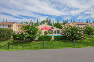 Ming Tree Apartments in Bakersfield, CA - Building Photo - Building Photo