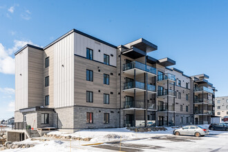 1000 De L'estran Rue in Lévis, QC - Building Photo - Building Photo