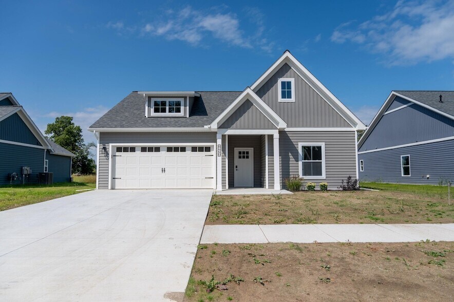 8456 Oak Shade Ct in Davison, MI - Building Photo