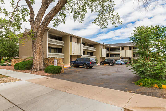 Bel - Mar Apartments in Colorado Springs, CO - Building Photo - Primary Photo