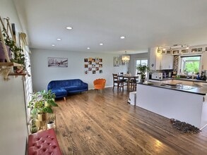 540 Caren Dr in Buffalo Grove, IL - Building Photo - Building Photo