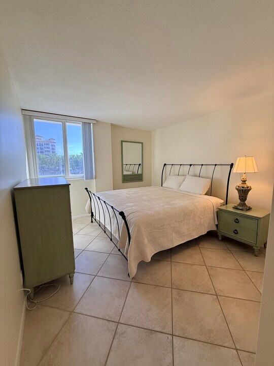 125 Ocean Ave, Unit #204 in Palm Beach Shores, FL - Building Photo