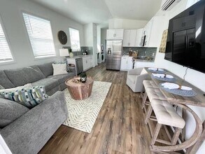 6165 Talon Bay Dr in North Port, FL - Building Photo - Building Photo