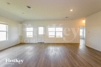 6802 Arid Wy in San Antonio, TX - Foto de edificio - Building Photo