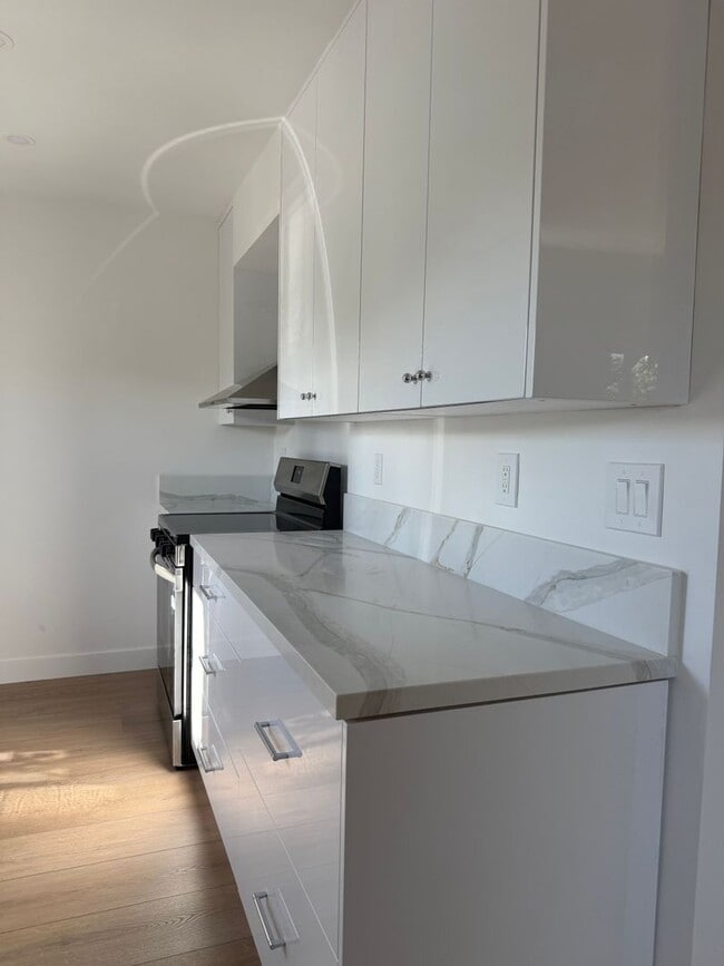 2107 Montana Ave in Santa Monica, CA - Building Photo - Building Photo