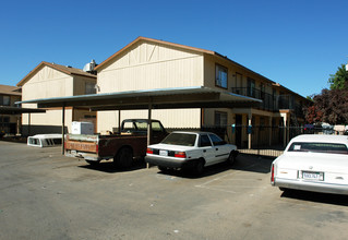 Sunnyside Gardens in Fresno, CA - Building Photo - Building Photo