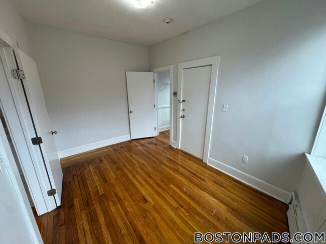 918 Cambridge St in Cambridge, MA - Building Photo - Building Photo