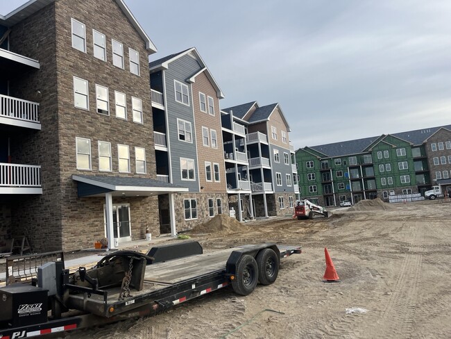 Falcon Ridge Apartments in Delavan, WI - Foto de edificio - Building Photo