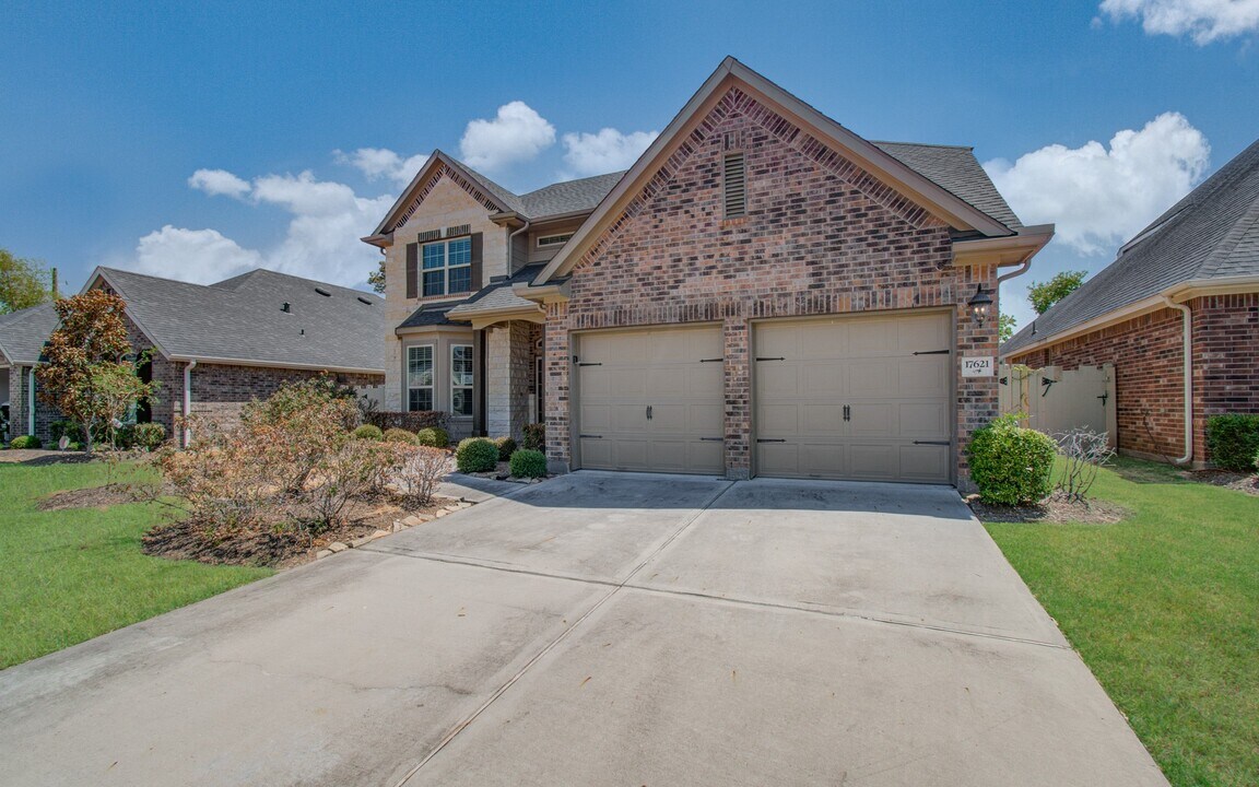 17621 Northern Harrier Ct in Conroe, TX - Building Photo