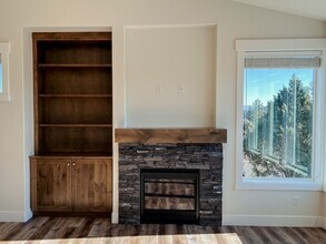 439 NW Princess Ct, Unit #2 in Bend, OR - Foto de edificio - Building Photo
