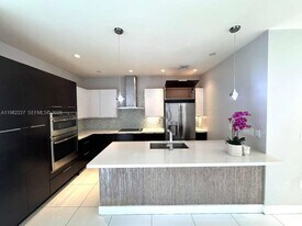 6458 NW 103rd Psge in Doral, FL - Building Photo