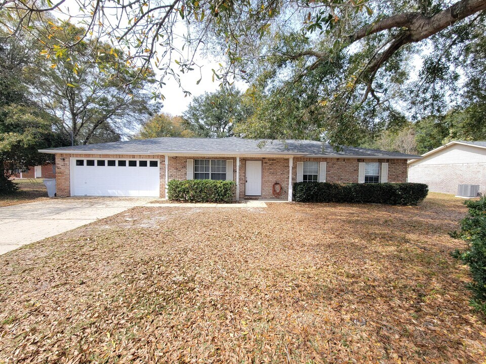 2805 Braswell St in Navarre, FL - Building Photo