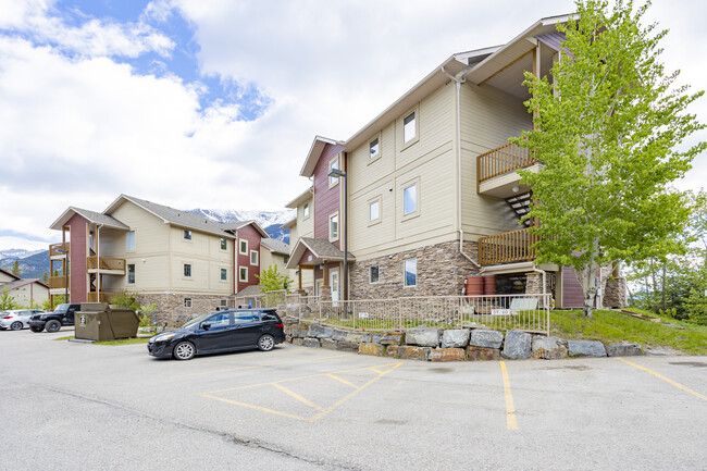 Wolf Willow Condominiums in Canmore, AB - Building Photo - Building Photo