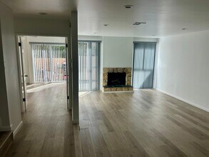 5243 Yarmouth Ave, Unit 33 in Encino, CA - Building Photo - Building Photo