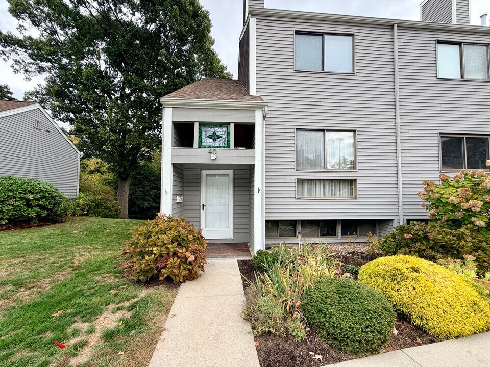 40 Crossroads Ln, Unit 40 in Glastonbury, CT - Building Photo
