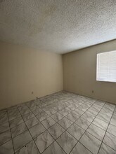 1405 E Vegas Valley Dr in Las Vegas, NV - Building Photo - Building Photo
