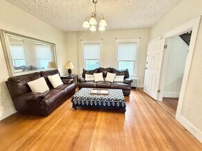 19 Kunkel Pl in Dedham, MA - Building Photo - Building Photo