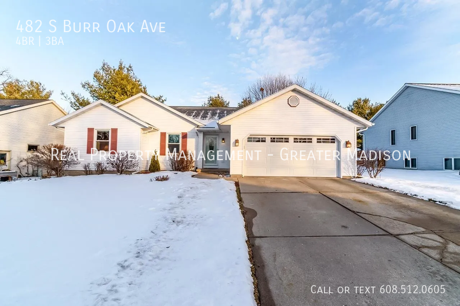 482 S Burr Oak Ave in Oregon, WI - Foto de edificio
