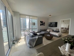 1060 Brickell Ave in Miami, FL - Building Photo - Building Photo