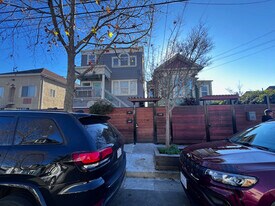 699 30th St in Oakland, CA - Building Photo