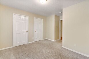 10629 Royal Cavins Dr in Conroe, TX - Building Photo