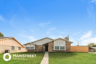 2718 Holy Cross Ln in Garland, TX - Building Photo