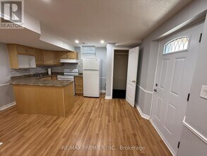 54 Castlepoint Dr in Vaughan, ON - Building Photo - Building Photo