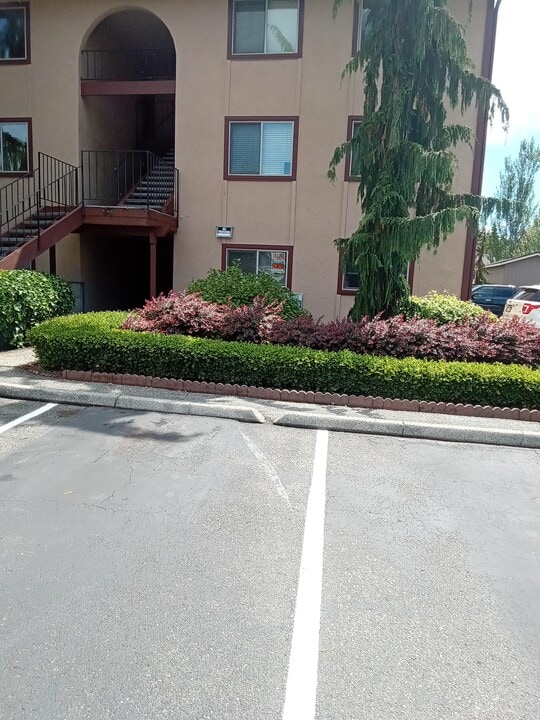 4904 81st Pl SW, Unit Mukilteo West Condominium in Mukilteo, WA - Foto de edificio